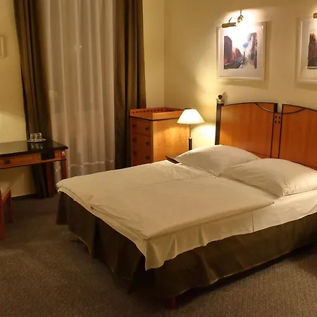 Hotel Central Hotell 3*