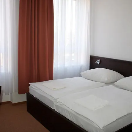 Hotel Central Hotell 3*