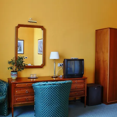 Hotel Central Hotell 3*