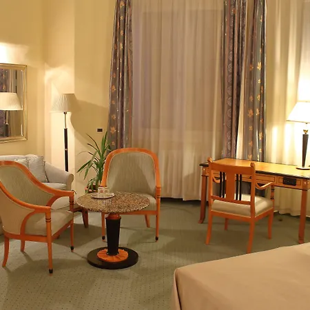 Hotel Central Hotell 3*