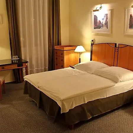 Hotel Central 3* Kanije